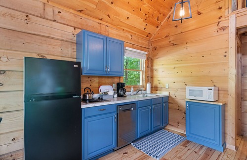 Jefferson Cabin | Blue RIdge Pkwy, Jefferson Sleeps 4 - mult. cabins avail. contact us for groups