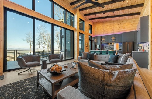 Ridges Over the Lake Cabin | Blue Ridge Ultra Luxury with Stunning Mountain & Lake Views, Near Aska & Marina