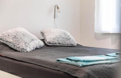 Kelenfold Apartment | Blue River Apartment with Sauna&Gym and Parking