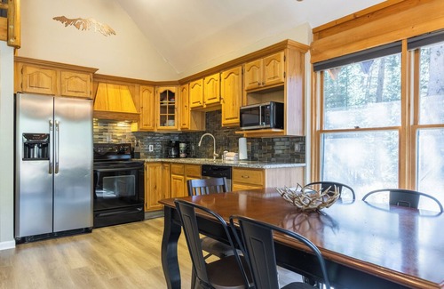 Sunny Slope Cabin | Blue River Basecamp - Brand New Hot Tub! Close to Ski Slopes, Downtown, & More!