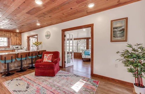 Blue Ridge Cabin | Blue River Charming cabin with its own beach, Blue Ridge.