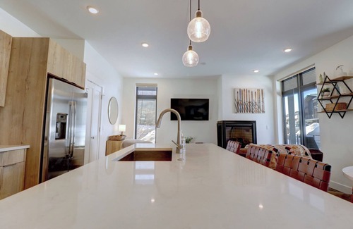 Willow Grove Condo | Blue River Condo with Hot tub 515