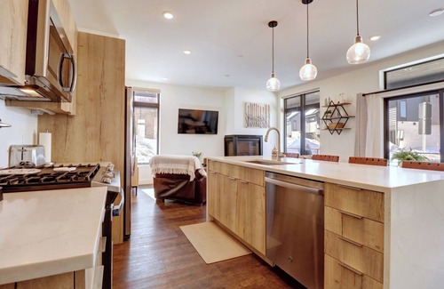 Willow Grove Condo | Blue River Condo with Hot tub 515