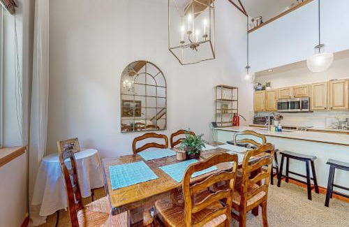 Willow Grove Apartment | Blue River Grove