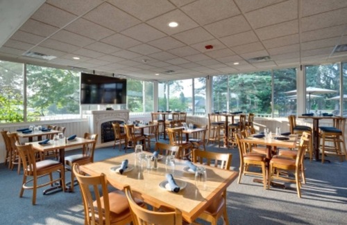Central Lake Hotel | Blue Room for 2 at The Blue Pelican Inn
