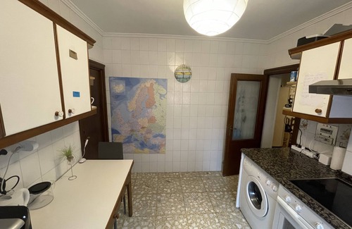 Barakaldo Apartment | Blue Room Near Metro and BEC