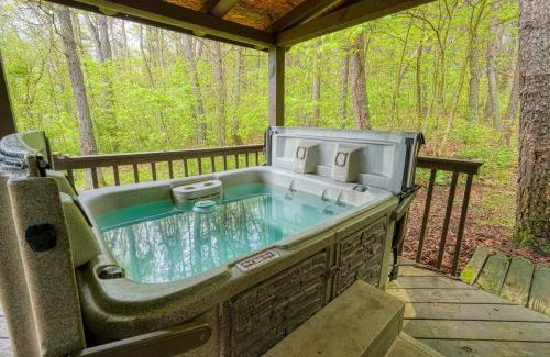 Logan House | Blue Rose Cabins - Rosewood Cabin