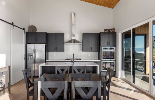 Fish Haven House | Blue Sage Modern Sleeps 27 with Pickleball and Theater