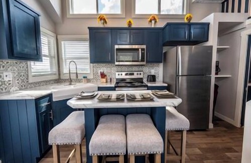 Fredericksburg Cottage | Blue Sapphire - 195