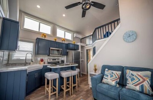 Fredericksburg Cottage | Blue Sapphire - 195
