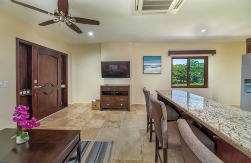 Roatan Apartment | Blue Sea Condo. located just 5 min from one of the best beach areas in Roatan.