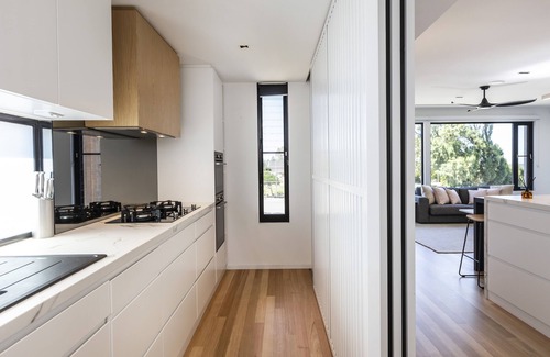 Henley Beach South House | Blue Sea/Sun Sand Surf: Henley Beach Luxe/4BR