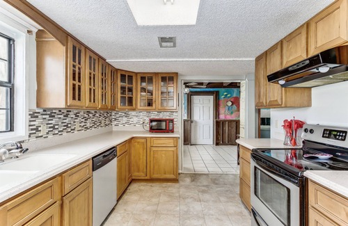 Villa Segunda House | Blue Seashell! Comfort & Convenience Two Blocks from Gulf! Classic Beach Home!