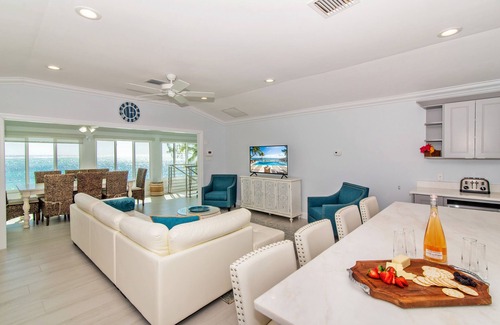 East End House | Blue Serenity: Beach House w/Pool, Pickleball Courts + Backyard Snorkeling