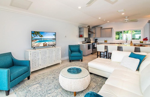 East End House | Blue Serenity: Beach House w/Pool, Pickleball Courts + Backyard Snorkeling