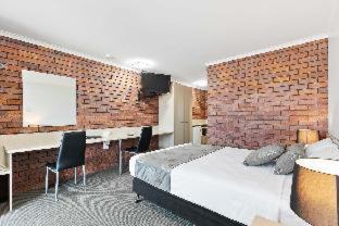 Maryborough Hotel | Blue Shades Motel