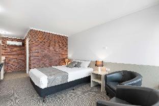 Maryborough Hotel | Blue Shades Motel