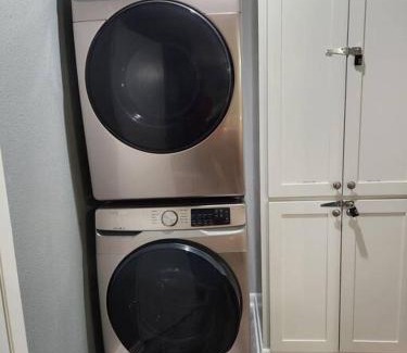Braeswood Place Apartment | Blue Shark *B2* @ Bellaire 1BR King Apartment Near Medical Center