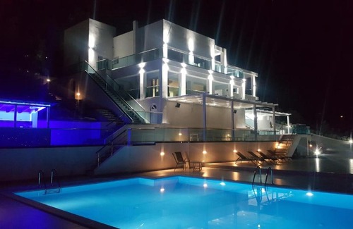 Punta Villa | BLUE SKIATHOS LTD