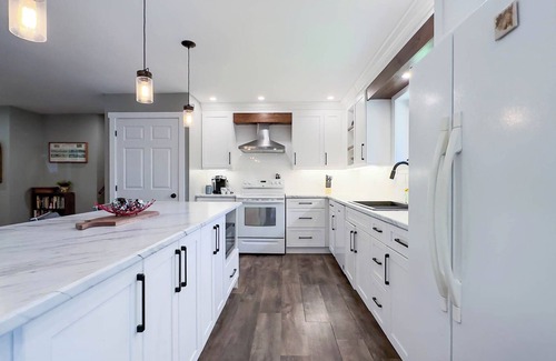 Bayfield Cottage | Blue Skies House - *Cool Games Room*