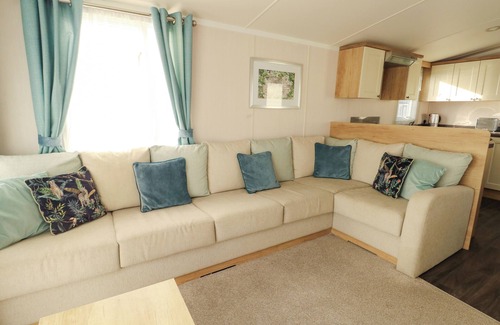 Dinas Cottage | BLUE SKIES, pet friendly, country holiday cottage in Caernarfon