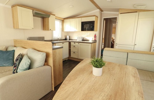 Dinas Cottage | BLUE SKIES, pet friendly, country holiday cottage in Caernarfon