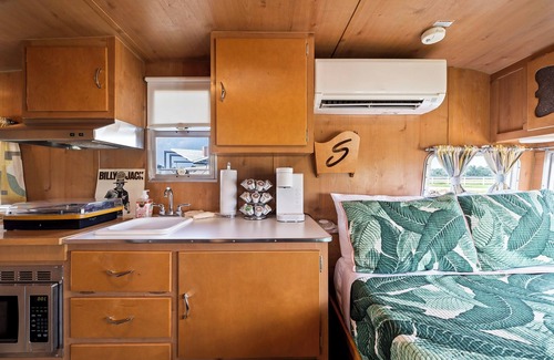 Willow City House | Blue Skies Retro Resort