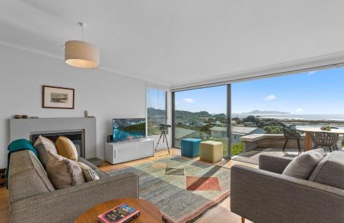 Mangawhai Heads House | Blue Skies Sunrise - Mangawhai Heads Holiday Home