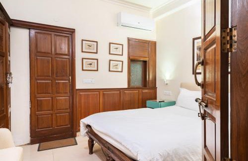 Hauz Khas Village Apartment | Blue Sky 1 Bedroom Apartment with a fort view