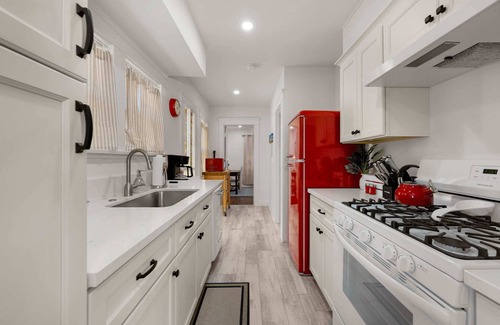 Beach Barber Tract Apartment | Blue Sky Bungalow Sum