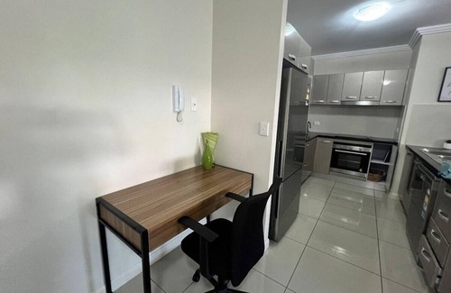 Douglas Apartment | Blue Sky Gardens - minutes to JCU University and T