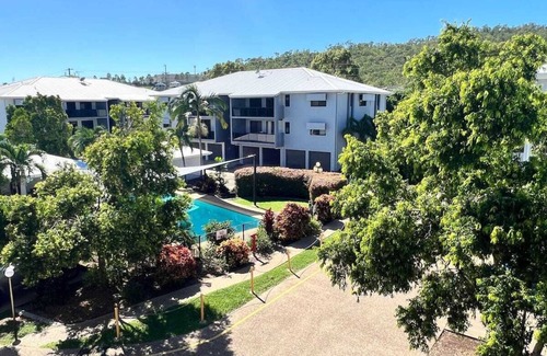 Douglas Apartment | Blue Sky Gardens - minutes to JCU University and T