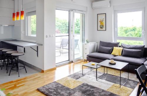 Cakovec Apartment | Blue Sky