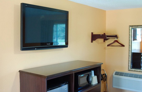 South Glens Falls Hotel | BLUE SKY INN Glens Falls-Saratoga-Lake George