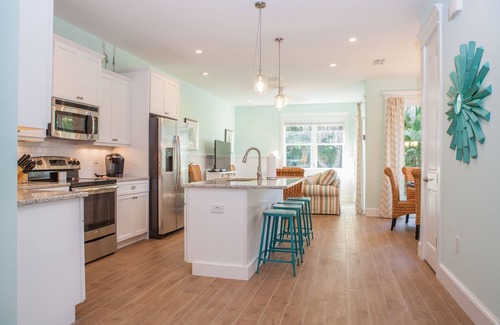 Holmes Beach House | Blue Sky: Luxury 5 Bdrm/4 bath with heated pool - 1 block to beach!