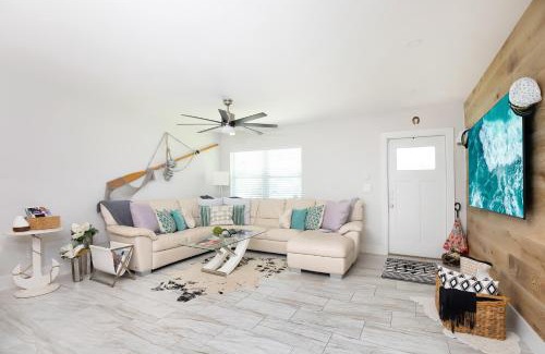 Bonita Shores House | Blue Sky Rezidence - Salt Pool, 5 min to beach!