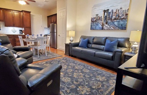 Glenmont Estates House | BLUE SKYS Executive In-Law Suite! 2 KING/2 full BATH/Private suite, PLUS 1 pet!