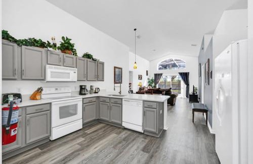 Solana Villa | Blue Spa Private Pool Home With Game Room! villa