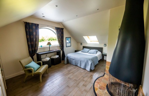 Saint-Wambert-des-Trois-Vallees Bed & Breakfast | BLUE SPA Suite 2 pers JACCUZZI AND PRIVATE HAMMAM, breakfasts and SPA access