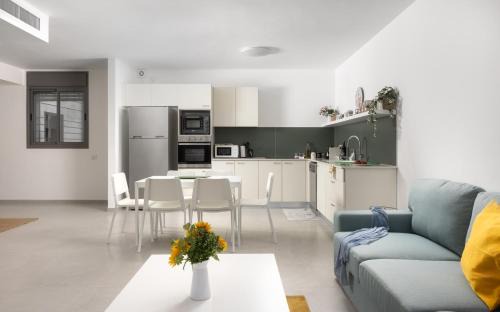 Eilat Apartment | Blue Space Suites - Steps From The Beach - By SEAELO EILAT