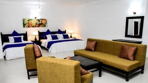 Thalpitiya Hotel | Blue Spring Hotel Wadduwa