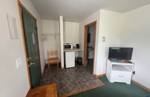 Port Austin Hotel | Blue Spruce Motel