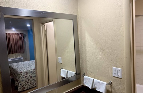 Lafayette Hotel | Blue Star Inn