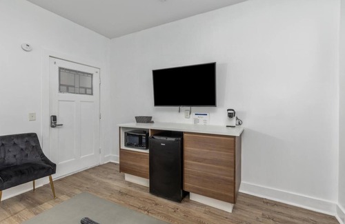 Douglas Hotel | Blue Star Motel #1 - Studio Hotel, Sleeps 2