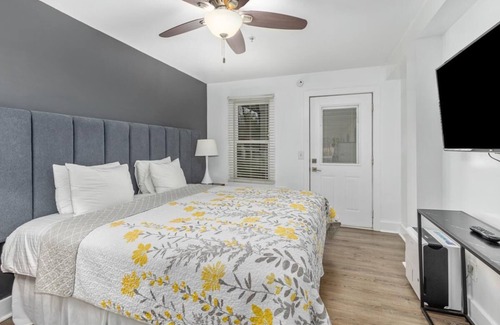 Douglas Hotel | Blue Star Motel #1 - Studio Hotel, Sleeps 2