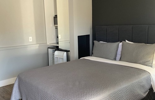 Douglas Hotel | Blue Star Motel