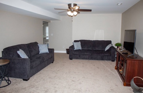 Crittenden House | Blue Stone #2 1 mile from HWY 75. 15 minutes from the ARK Encounter