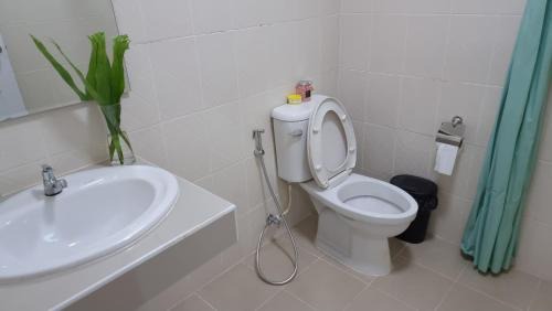Huay Kaew Apartment | Blue Theatre Near Nimmanhaemin Road and Old City