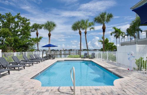 Fort Myers Beach House | Blue View by Sun Palace Vacations