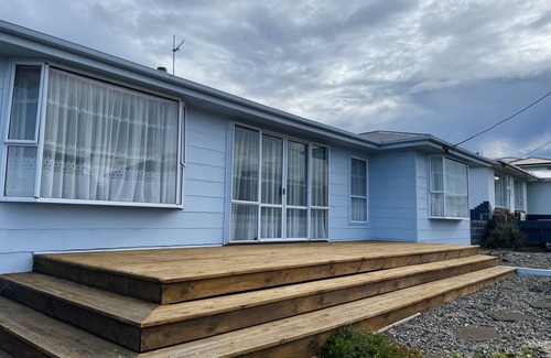 Bluff House | Blue view holiday home